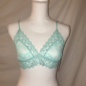 NEVER BEEN WORN BRALETTE WITH SEQUENCE AND GOLD